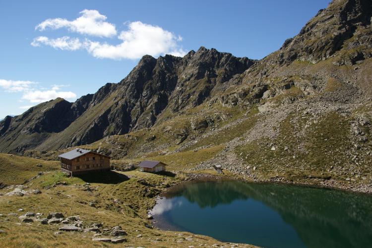 Tiefrastenhütte Chalet at Lago della Pausa – Monti di Fundres